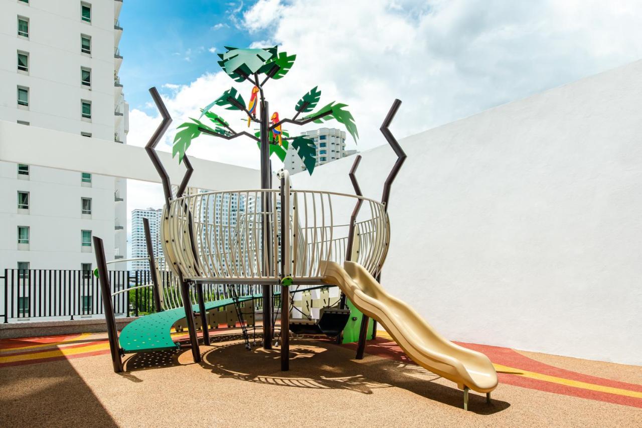 Ascott Gurney Penang Hotel George Town Exterior foto Playground at the condominium