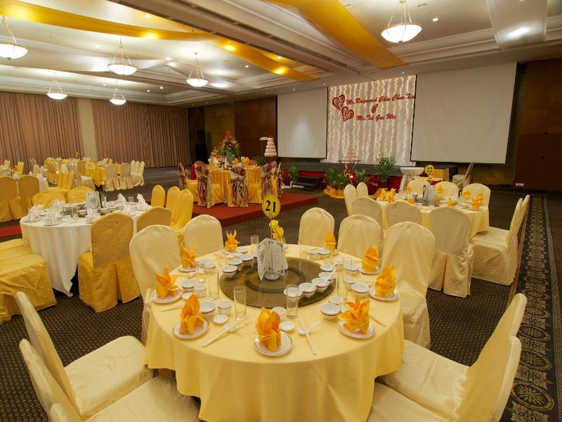 Ascott Gurney Penang Hotel George Town Exterior foto A typical Chinese wedding banquet