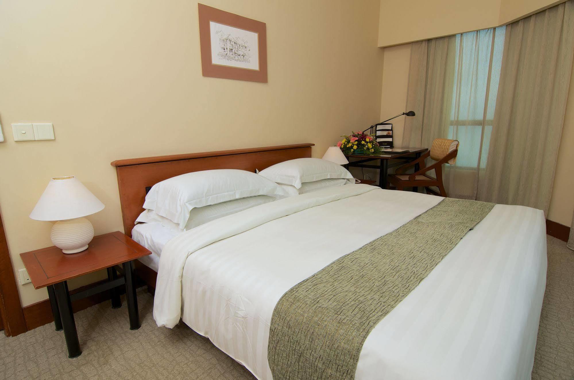 Ascott Gurney Penang Hotel George Town Exterior foto A bedroom at the hotel